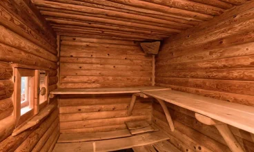 Oprócz tego można skorzystać z sauny suchej i łaźni parowej