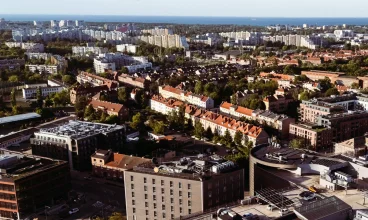 Wrzeszcz to dobrze skomunikowana dzielnica, nieopodal wybrzeża Bałtyku