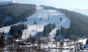 To raj dla miłośników narciarstwa – tuż obok hotelu znajdują się trasy biegowe