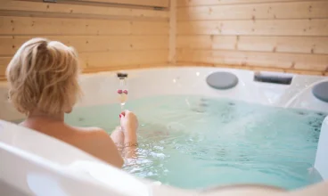 Strefa wellness oferuje odprężającą kąpiel w jacuzzi