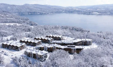 Laguna Beskidów jest malowniczo położona nad Jeziorem Żywieckim w Beskidach