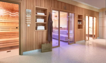  Posiada ona kryty basen kryty, 2 jacuzzi i saunarium