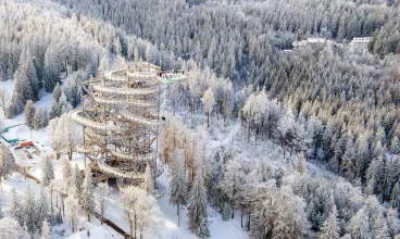 Blisko stąd do całorocznej kolejki gondolowej, wieży widokowej SkyWalk i centrum