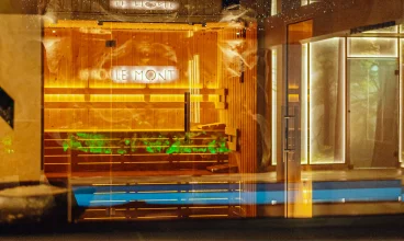 Sąsiadująca z basenem sauna pozwala na odprężenie i ukojenie