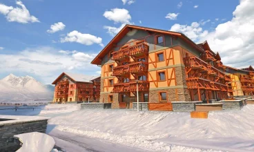 Resort jest położony w najatrakcyjniejszym turystycznie rejonie Słowacji