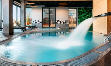 Do dyspozycji gości jest basen wewnętrzny oraz jacuzzi