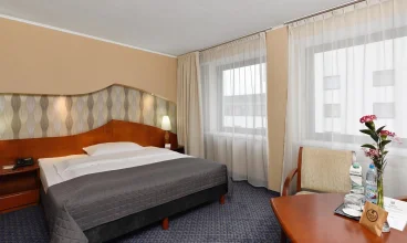 Hotel oferuje pokoje 1 i 2-osobowe oraz rodzinne