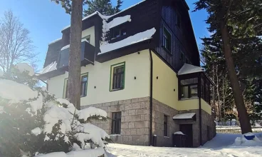 Willa Hanka jest otoczona ogrodem