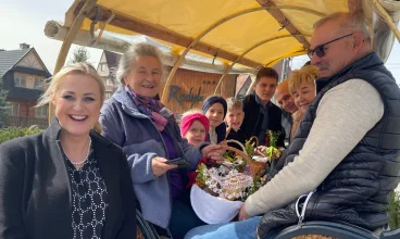 Przejazd wozami konnymi na święcenie pokarmów zgodnie z góralską tradycją