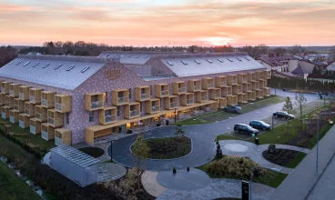 Resort mieści się blisko bałtyckiej plaży w Grzybowie