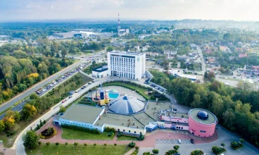 Holiday Inn to hotel w Dąbrowie Górniczej tuż obok parku wodnego