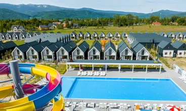 Holiday Park & Resort znajduje się w uzdrowisku Cieplice koło Jeleniej Góry