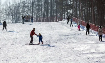 Jest to znakomite miejsce, by uczyć się jazdy na nartach