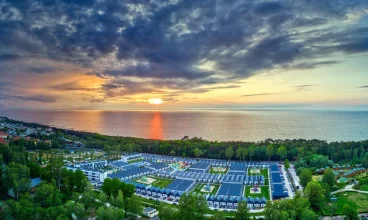 To duży rodzinny resort z mnóstwem atrakcji dla najmłodszych gości