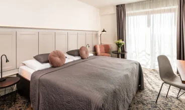 Hotel Troja zaprasza do wygodnych pokoi 10 minut jazdy od Starego Miasta