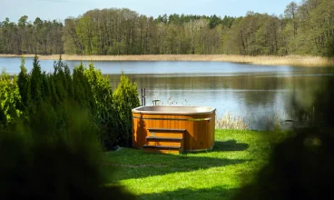 Obiekt ma strefę wellness oraz wypożyczalnię rowerów i kajaków