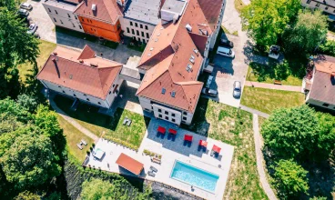 Hotel Niemcza na Dolnym Śląsku z basenem zewnętrznym i wewnętrznym