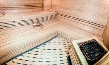Do dyspozycji jest jacuzzi oraz sauna sucha i parowa