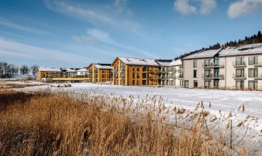 Resort znajduje się blisko kilku cenionych kompleksów narciarskich