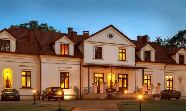 Dwór Prezydencki to luksusowy hotel położony w sercu starego parku