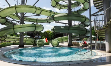 Dużym atutem hotelu jest sąsiedztwo z pełnym atrakcji aquaparkiem Aquasziget