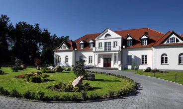 Pałac i Folwark Ńemino to nietuzinkowy obiekt z polem golfowym