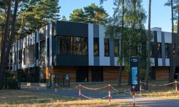 Wielki Błękit, to nowoczesny obiekt o wysokim standardzie, posiadający jadalnię