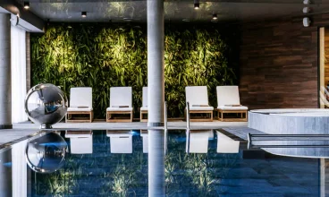 Hotelowa strefa wellness obejmuje m.in. basen wewnętrzny