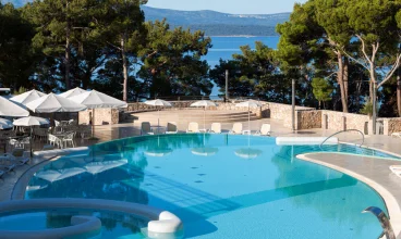 To hotel z basenami zewnętrznymi, basenem krytym i strefą spa