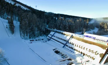 Z części pokoi jest widok na skocznie narciarskie