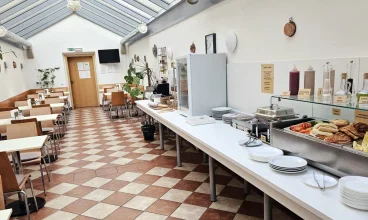 Hotel codziennie podaje gościom smaczne śniadania