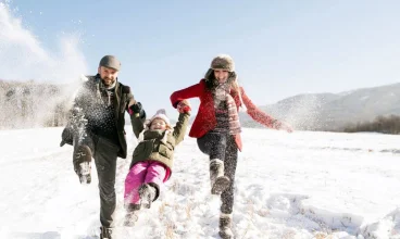 Zimą w Beskidzie Małym można spędzać czas aktywnie oraz odpoczywać w spokoju