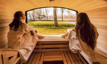 Na terenie kompleksu jest dostępna sauna fińska w unikalnym domku saunowym