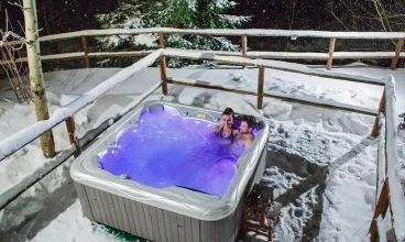 Nawet zimą można korzystać z zewnętrznego jacuzzi