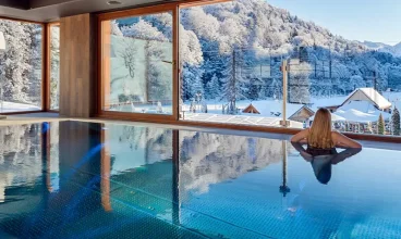 Basen z panoramicznym widokiem na Małe Pieniny mieści się w obiekcie Residence