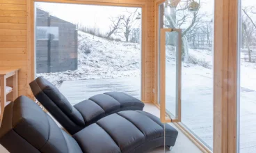 Z przeszklonej części strefy SPA rozpościera się piękny widok na tereny parkowe