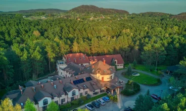 Hotel Centuria w Ogrodzieńcu na Jurze Krakowsko-Częstochowskiej