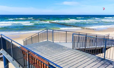 Obiekt mieści się kilka minut spacerem od wejścia na plażę