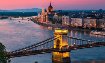 Most Łańcuchowy z widokiem na parlament (350 m od hotelu)