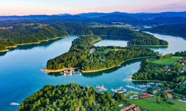 Z Leska nad Jezioro Solińskie jest ok. 17 km