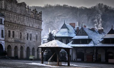 Kazimierz ma swój urok w każdej porze roku, a zimą można tu jeździć na nartach
