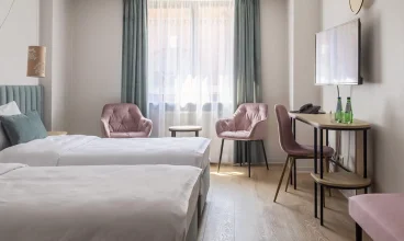 Pokoje 2-osobowe deluxe to wygodne i przestronne wnętrza (19 m2)