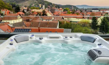 Apartamenty na najwyższym piętrze mają prywatne jacuzzi z widokiem na miasto