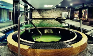 Hotel z luksusową strefą wellness z basenem i jacuzzi