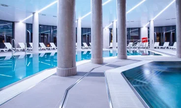 Basen wewnętrzny pozwoli spędzić aktywny czas z całą rodziną