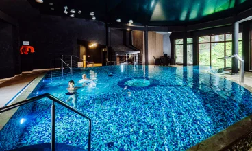 Hotel funkcjonuje w zgodzie z naturą, ale oferuje udogodnienia na poziomie 4*