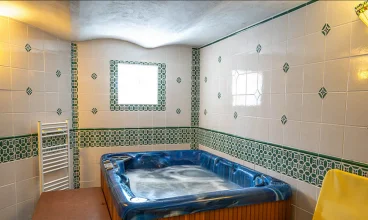 NA gości czeka tu relaks w jacuzzi