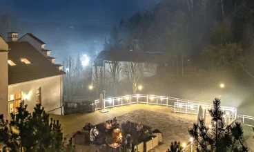 Zimą okolica hotelu jest jak z baśni