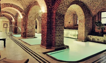 W podziemiach hotelu utworzono basen z atrakcjami wodnymi