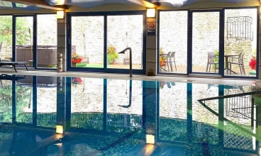 Hotel Centuria w Ogrodzieńcu z basenem